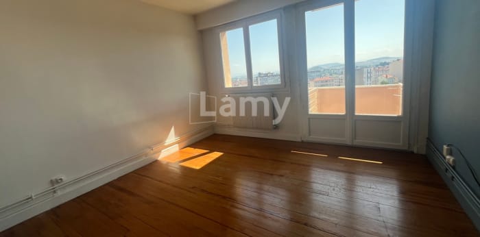 Image 8 sur 10 - Appartement  ·  Location · Clermont Ferrand (63000) · 2 pièces · 47m²