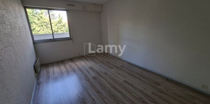 Image 8 sur 12 - Appartement  ·  Location · Chamalieres (63400) · 4 pièces · 93m²