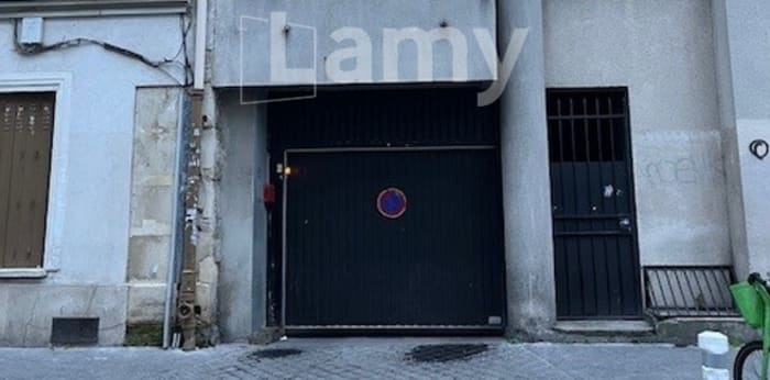 Image 1 sur 4 - Parking/box  ·  Location · Paris (75011) · 8m²