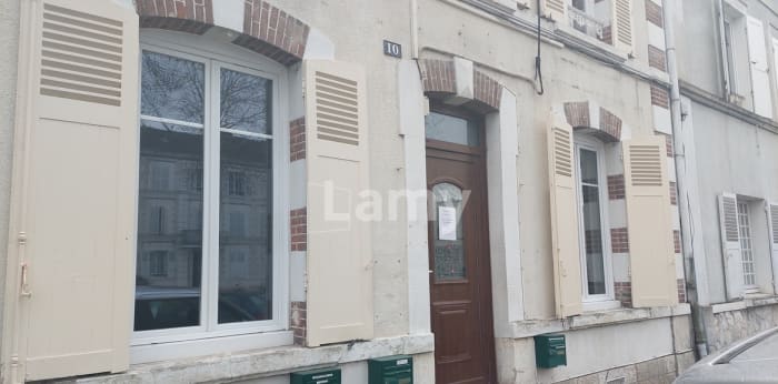 Image 1 sur 6 - Bureaux  ·  Location · Montargis (45200) · 50m²