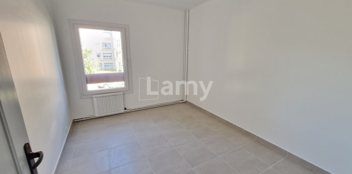 Image 7 sur 10 - Appartement  ·  Location · Auxerre (89000) · 4 pièces · 87m²