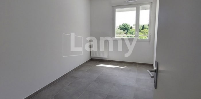 Image 10 sur 16 - Appartement  ·  Location · Cavaillon (84300) · 4 pièces · 80m²
