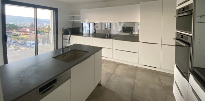 Image 2 sur 24 - Appartement  ·  Location · Caluire Et Cuire (69300) · 5 pièces · 148m²