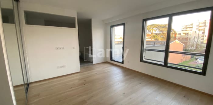 Image 8 sur 24 - Appartement  ·  Location · Caluire Et Cuire (69300) · 5 pièces · 148m²