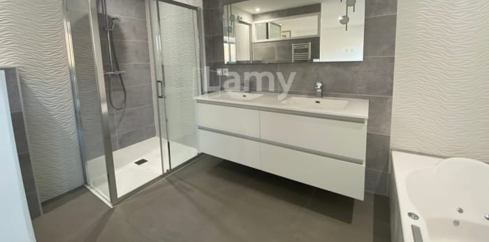 Image 27 sur 28 - Appartement  ·  Location · Caluire Et Cuire (69300) · 5 pièces · 148m²