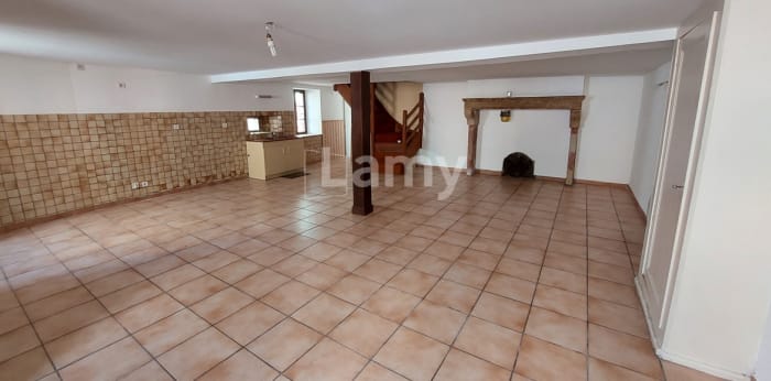 Image 3 sur 9 - Maison/villa  ·  Location · Sauxillanges (63490) · 4 pièces · 118m²