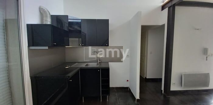 Image 5 sur 18 - Maison/villa  ·  Location · Marseille (13015) · 2 pièces · 49m²