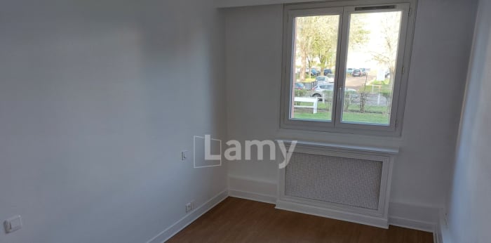 Image 6 sur 7 - Appartement  ·  Location · Le Mesnil Le Roi (78600) · 2 pièces · 54m²