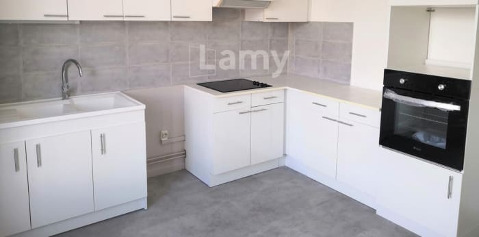 Image 1 sur 8 - Appartement  ·  Location · Lons Le Saunier (39000) · 5 pièces · 120m²