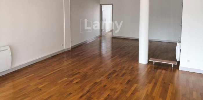 Image 4 sur 8 - Appartement  ·  Location · Lons Le Saunier (39000) · 5 pièces · 120m²