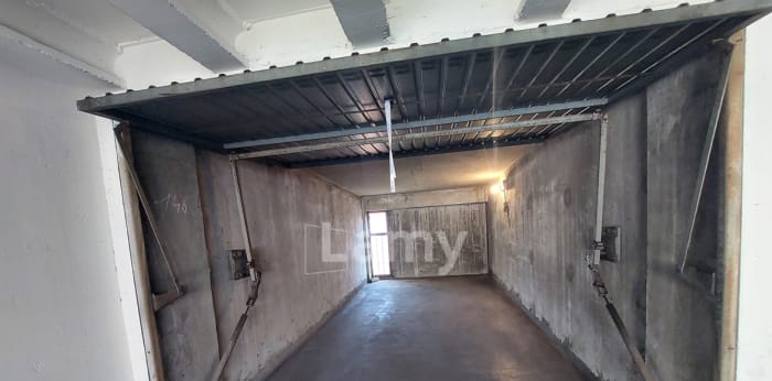 Image 1 sur 6 - Parking/box  ·  Location · Grenoble (38100) · 1m²