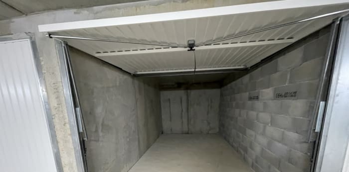 Image 1 sur 2 - Parking/box  ·  Location · Villefranche Sur Saone (69400) · 10m²