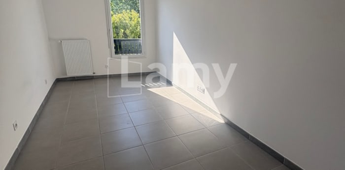 Image 9 sur 15 - Appartement  ·  Location · Orange (84100) · 4 pièces · 70m²