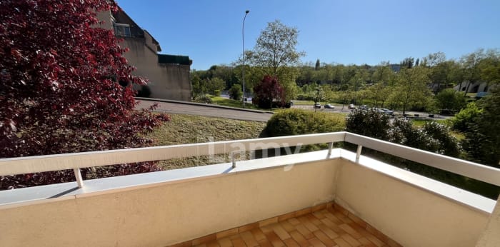 Image 2 sur 6 - Appartement  ·  Location · Lons Le Saunier (39000) · 1 pièce · 35m²