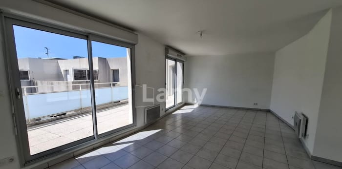 Image 5 sur 12 - Appartement  ·  Location · Marseille (13003) · 3 pièces · 77m²