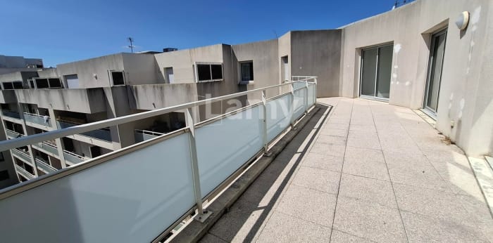 Image 1 sur 12 - Appartement  ·  Location · Marseille (13003) · 3 pièces · 77m²