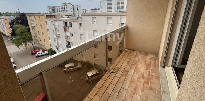 Image 3 sur 8 - Appartement  ·  Location · Dijon (21000) · 2 pièces · 48m²