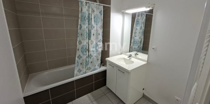 Image 9 sur 12 - Appartement  ·  Location · Clermont Ferrand (63000) · 3 pièces · 65m²