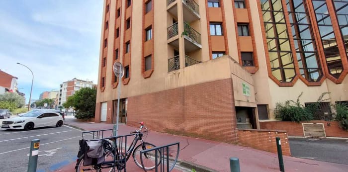 Image 2 sur 5 - Parking/box  ·  Location · Toulouse (31500) · 1m²