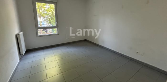 Image 7 sur 8 - Appartement  ·  Location · Bron (69500) · 3 pièces · 62m²