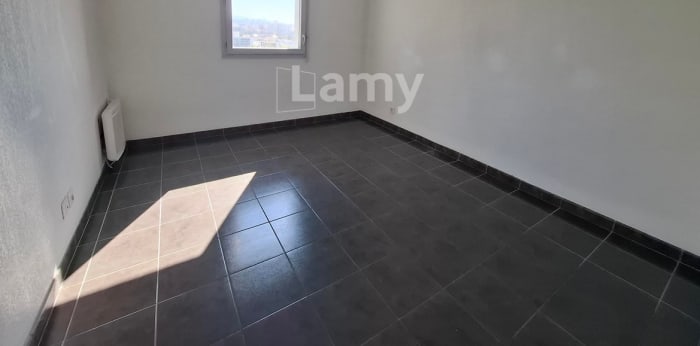 Image 5 sur 9 - Appartement  ·  Location · Marseille (13003) · 2 pièces · 47m²