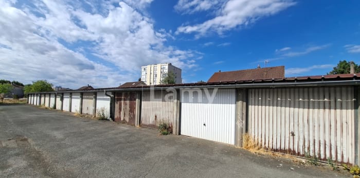 Image 2 sur 3 - Parking/box  ·  Location · Sochaux (25600) · 12m²