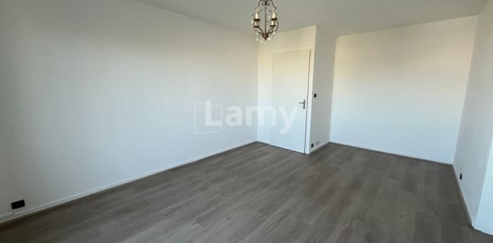 Image 5 sur 11 - Appartement  ·  Location · Dijon (21000) · 2 pièces · 48m²