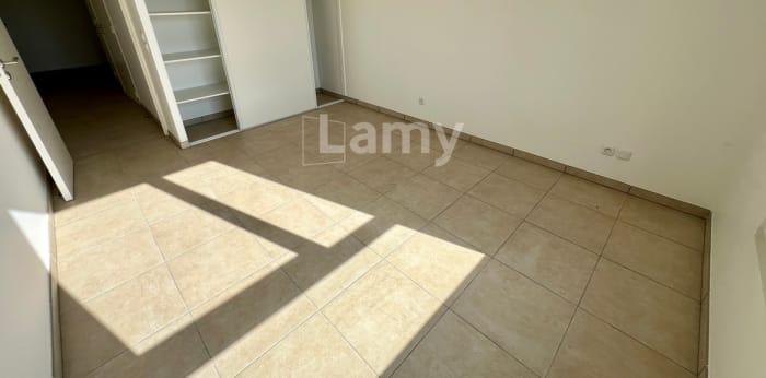 Image 11 sur 13 - Appartement  ·  Location · Villeurbanne (69100) · 4 pièces · 87m²