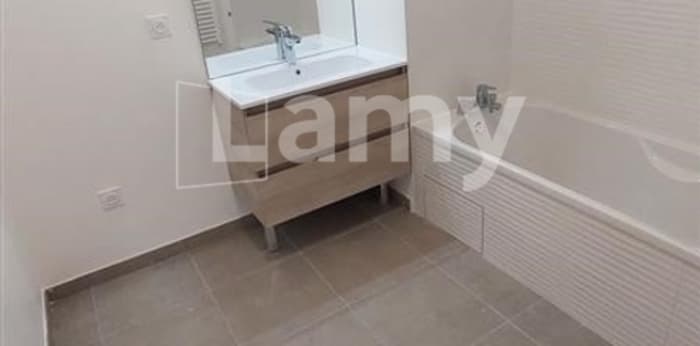 Image 5 sur 19 - Appartement  ·  Location · La Verpilliere (38290) · 3 pièces · 63m²