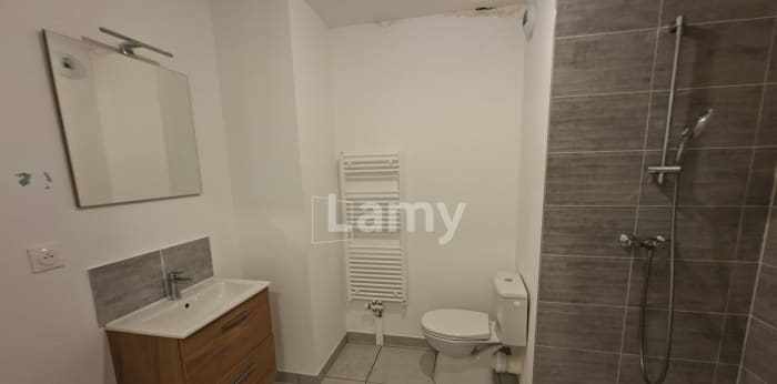 Image 4 sur 7 - Appartement  ·  Location · Clermont Ferrand (63100) · 1 pièce · 33m²