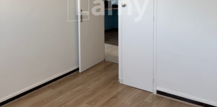 Image 8 sur 9 - Appartement  ·  Location · St Chamas (13250) · 4 pièces · 68m²