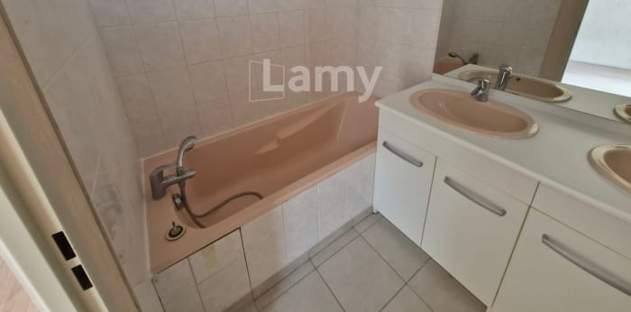 Image 12 sur 17 - Appartement  ·  Location · St Georges Sur Baulche (89000) · 4 pièces · 102m²