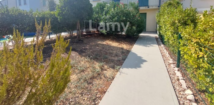 Image 2 sur 23 - Maison/villa  ·  Location · Nimes (30900) · 4 pièces · 79m²