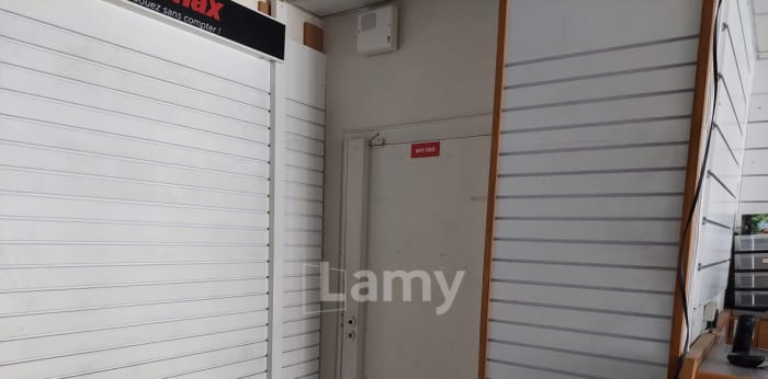 Image 5 sur 6 - Local  ·  Location · Sens (89100) · 60m²