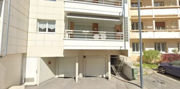 Image 1 sur 3 - Parking/box  ·  Location · Aix Les Bains (73100) · 12m²