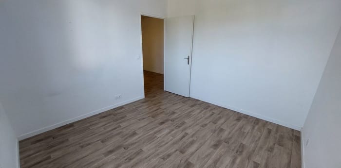 Image 4 sur 7 - Appartement  ·  Location · St Pierre Du Perray (91280) · 2 pièces · 37m²