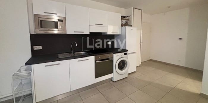 Image 3 sur 9 - Appartement  ·  Location · St Priest (69800) · 2 pièces · 44m²