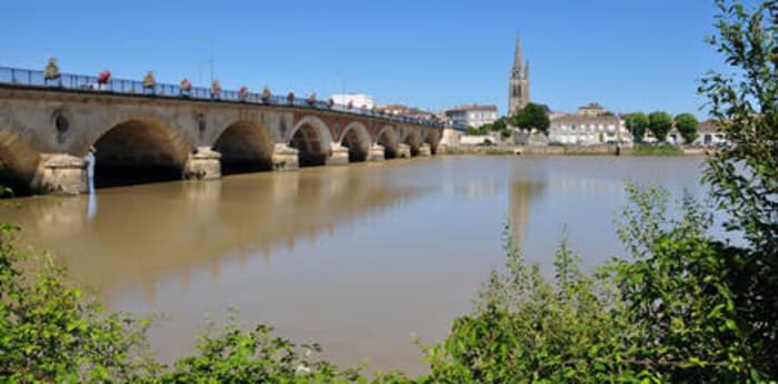 Image 2 sur 3 - Parking/box  ·  Location · Libourne (33500) · 10m²