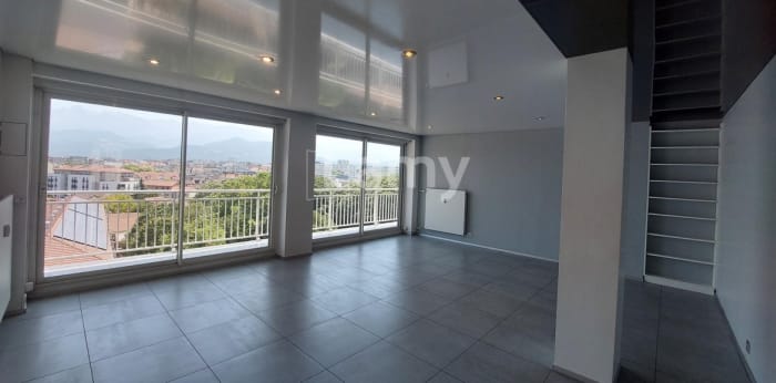 Image 10 sur 15 - Appartement  ·  Location · Grenoble (38000) · 5 pièces · 109m²