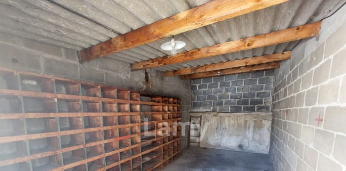 Image 1 sur 3 - Parking/box  ·  Location · Villefranche Sur Saone (69400) · 14m²