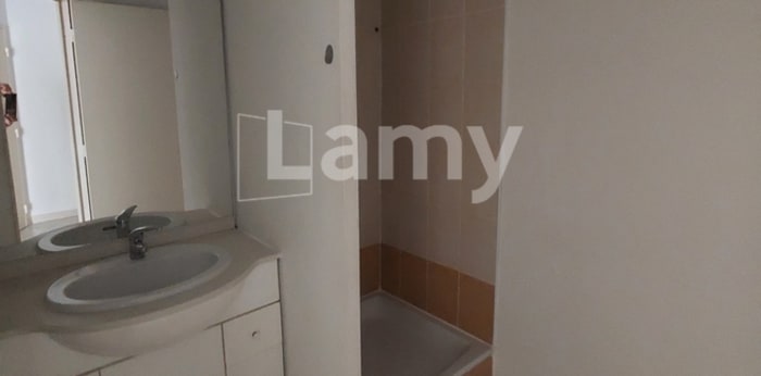 Image 15 sur 19 - Appartement  ·  Location · Nimes (30900) · 2 pièces · 44m²