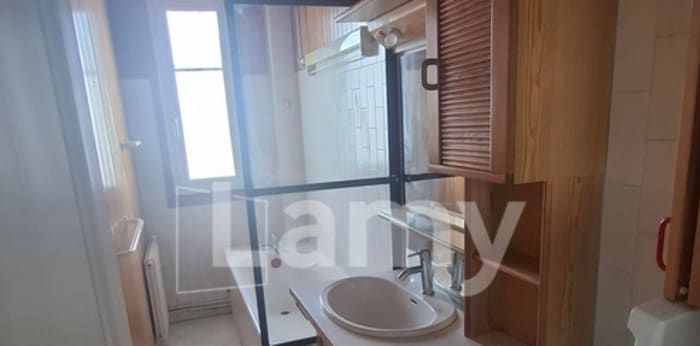 Image 6 sur 7 - Appartement  ·  Location · Paris (75019) · 2 pièces · 53m²