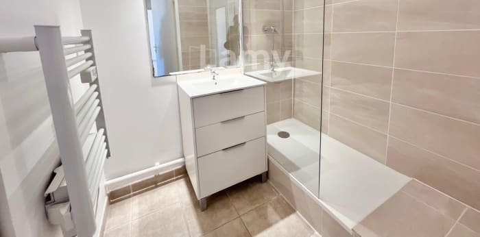 Image 13 sur 14 - Appartement  ·  Location · Aix En Provence (13100) · 2 pièces · 47m²