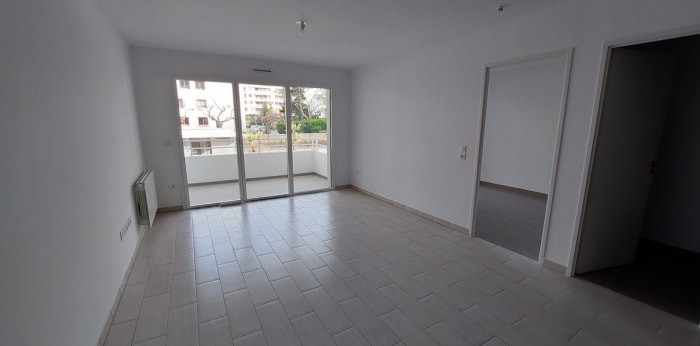 Image 3 sur 9 - Appartement  ·  Location · Marseille (13008) · 2 pièces · 43m²