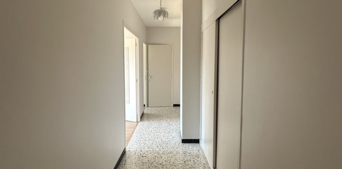 Image 5 sur 6 - Appartement  ·  Location · Lons Le Saunier (39000) · 2 pièces · 52m²