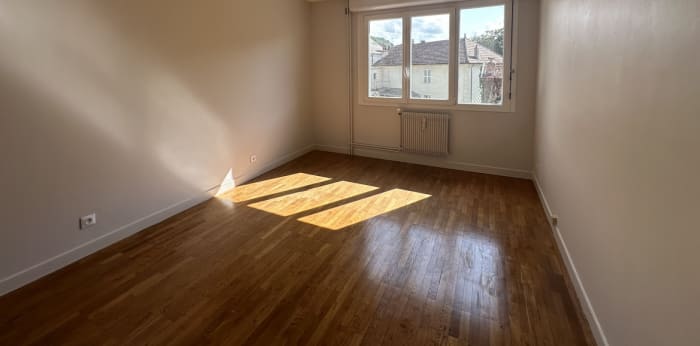 Image 3 sur 6 - Appartement  ·  Location · Lons Le Saunier (39000) · 2 pièces · 52m²