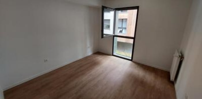Image 5 sur 9 - Appartement  ·  Location · Bordeaux (33300) · 4 pièces · 84m²