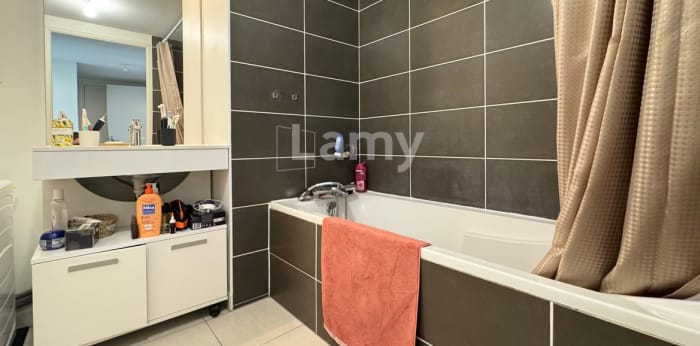 Image 7 sur 9 - Appartement  ·  Location · Clermont Ferrand (63100) · 3 pièces · 58m²