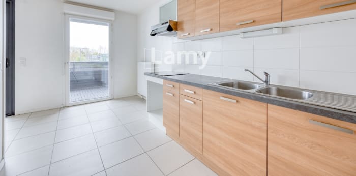 Image 5 sur 15 - Appartement  ·  Vente · Bruges (33520) · 4 pièces · 74m²