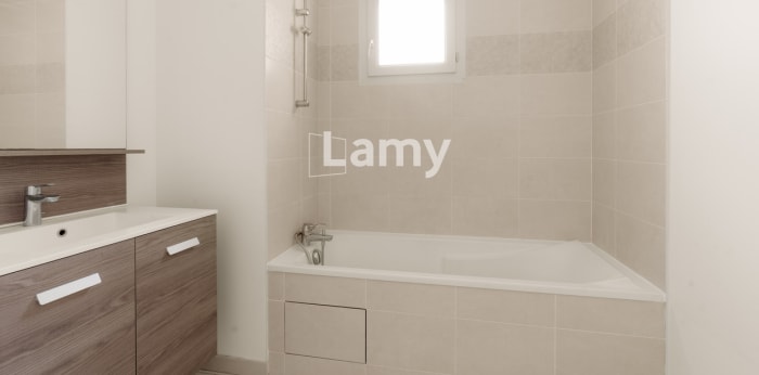 Image 9 sur 10 - Appartement  ·  Vente · St Priest (69800) · 2 pièces · 42m²